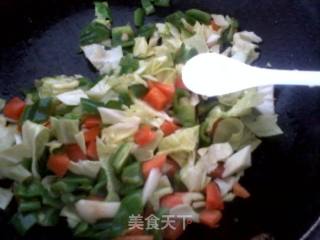 減肥主食－－蔬菜炒饅頭的做法步骤：2
