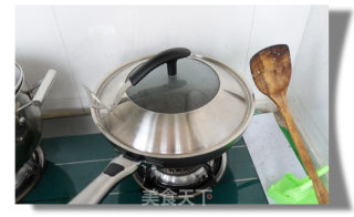 一岁以上宝宝的拌饭菜-洋葱焖牛肉碎的做法步骤：2
