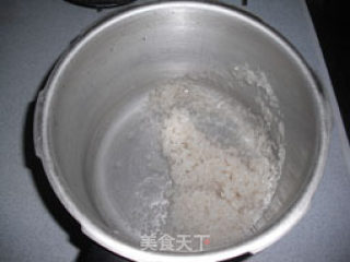 养颜养胃香粥——鱿鱼排骨粥的做法步骤：5
