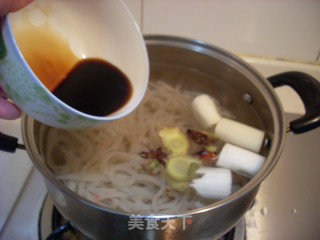 肉皮冻的做法步骤：2
