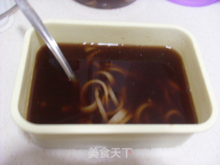 肉皮冻的做法步骤：2