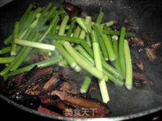 蒜薹炒腊肉的做法步骤：2