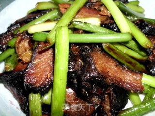 蒜薹炒腊肉的做法步骤：2