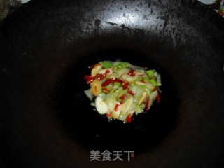 生菜鲜蘑炒粉的做法步骤：2