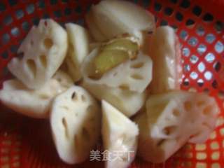 莲藕炖腊肉的做法步骤：2