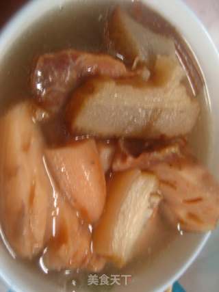 莲藕炖腊肉的做法步骤：2