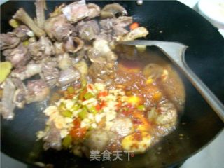 重庆特色之魔芋烧鸭子的做法步骤：2