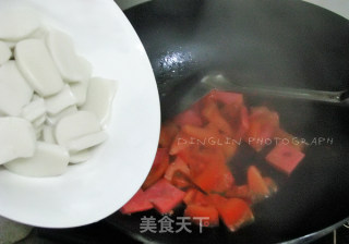 【鸿运当头】——番茄火腿炒年糕的做法步骤：2
