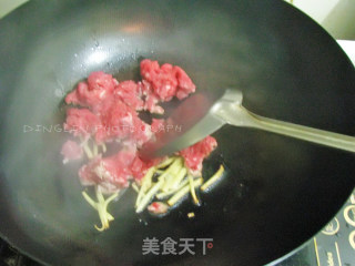 六六大顺——彩椒烩牛柳的做法步骤：2