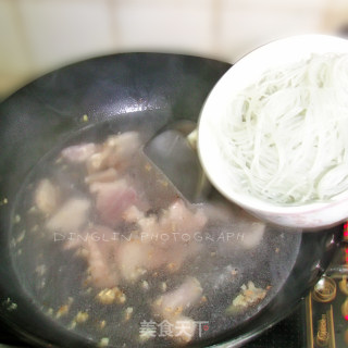 金银满盆——家常酸菜粉条五花肉的做法步骤：2