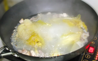 金银满盆——家常酸菜粉条五花肉的做法步骤：2