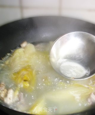 金银满盆——家常酸菜粉条五花肉的做法步骤：2