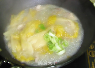 金银满盆——家常酸菜粉条五花肉的做法步骤：2