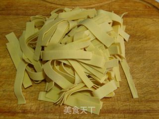 青椒炒豆皮的做法步骤：4