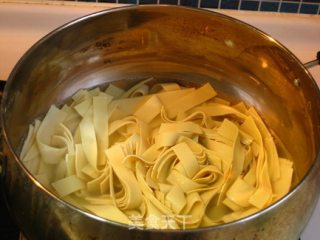 青椒炒豆皮的做法步骤：4
