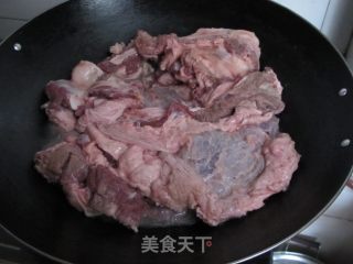 自制简易家庭牛腩的做法步骤：2