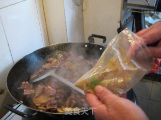 自制简易家庭牛腩的做法步骤：2