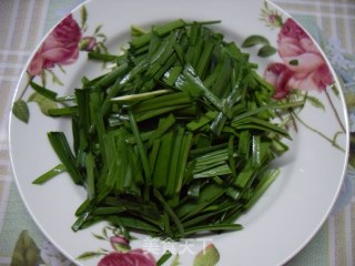 韭菜炒干豆腐的做法步骤：2
