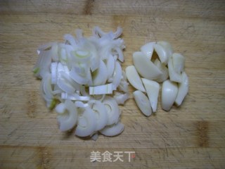 韭菜炒干豆腐的做法步骤：2