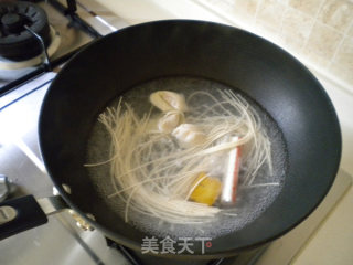 酸辣馄饨面的做法步骤：2