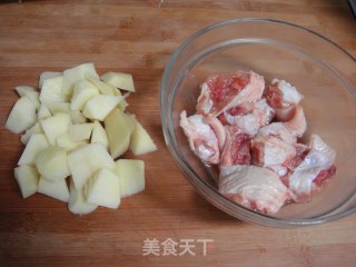 酱香土豆罐焖鸡的做法步骤：2