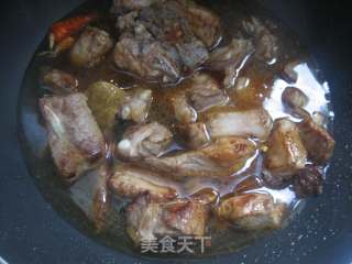 红烧排骨的做法步骤：2