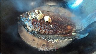 煎焗黑鲫鱼的做法步骤：2