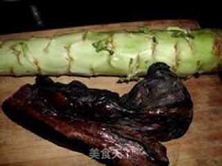 莴笋炒腊肉的做法步骤：2