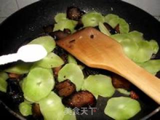 莴笋炒腊肉的做法步骤：2