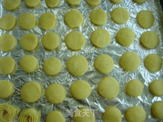 蜂蜜蛋黄小饼干的做法步骤：3