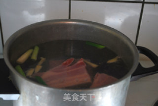 笋干红烧肉的做法步骤：2