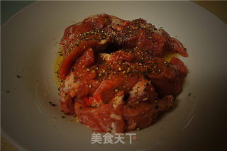 黑胡椒葱香甘蓝炒羊肉的做法步骤：3