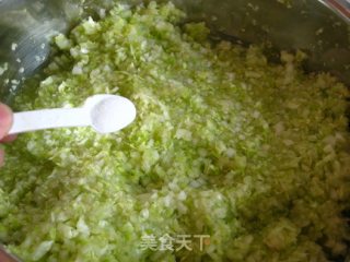 白菜三鲜水饺的做法步骤：5