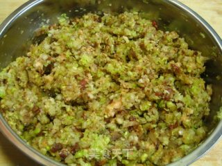 白菜三鲜水饺的做法步骤：5