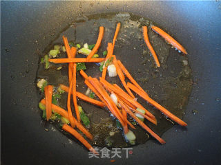 炒三色茶干的做法步骤：2