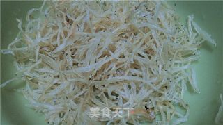 鱼干小炒的做法步骤：2