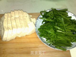 韭菜炒豆腐的做法步骤：2