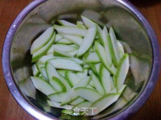 西葫芦炒鸡蛋的做法步骤：3