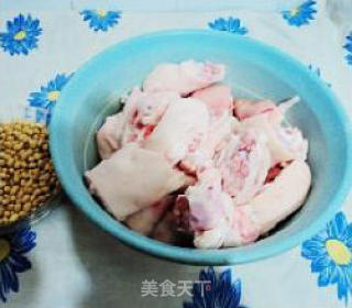 黄豆炖猪脚的做法步骤：2