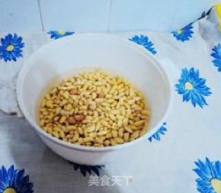 黄豆炖猪脚的做法步骤：2