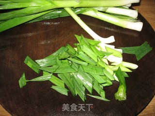 腊味炒蒜苗的做法步骤：2