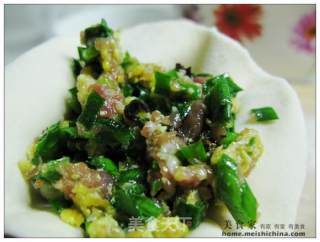韭菜鸡蛋干菜肉饼的做法步骤：2
