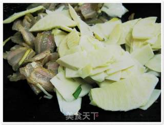 腊肉冬笋的做法步骤：2