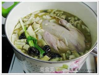 笋干老鸭煲的做法步骤：3