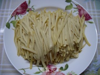 鸭丝炒干豆腐丝的做法步骤：2