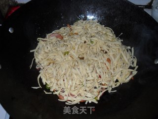 鸭丝炒干豆腐丝的做法步骤：2