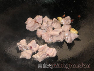竹笋炖排骨的做法步骤：2