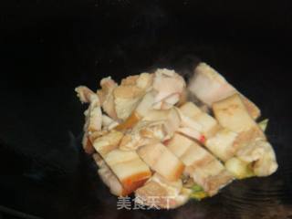 青椒回锅肉的做法步骤：2