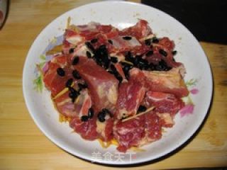 豆豉蒸排骨的做法步骤：2