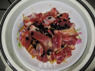 豆豉蒸排骨的做法步骤：2